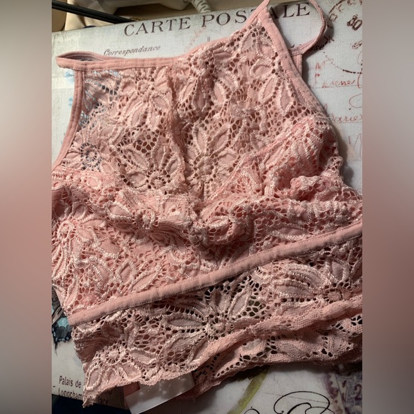 Pink lacy bralette with keyhole front - Picture 3 of 4